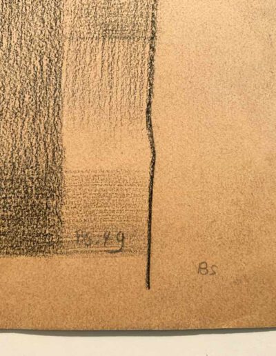 Eine abstrakte Zeichnung von Bernard Schultze. Kohle auf Packpapier. Hier ein Detail mit der Signatur.