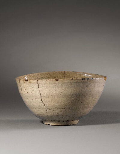 Eine japanische Teeschale aus Hagi Keramik.