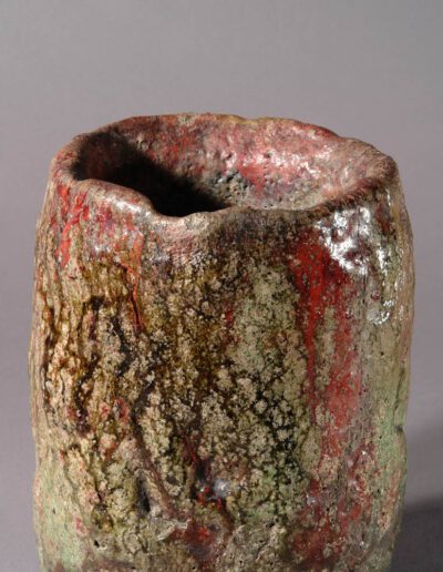 Eine japanische Vase aus der Momoyama-Zeit. Sie war ehemals ein Schmelztiegel für Silbermünzen. Hier ein Detail von oben.