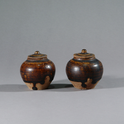 China – Paar kleiner Gefäße