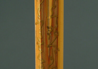 Ein Bambuslöffel für die Teezeremonie mit der dazugehörigen Dose. Hier ein Detail der dazugehörigen Bambusdose.