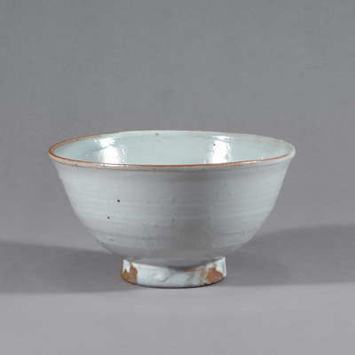 Barbara Kahlen – Schale mit blaugrauer Engoben-Glasur