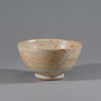 Barbara Kahlen – Schale mit heller Shino-Glasur