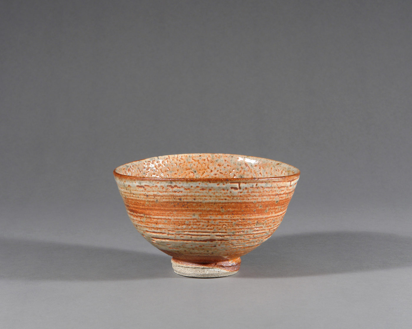 galerie-kirbach-barbara-kahlen-rotes-shino-1-w Ein japanisches Negoro-Lack Tablett.