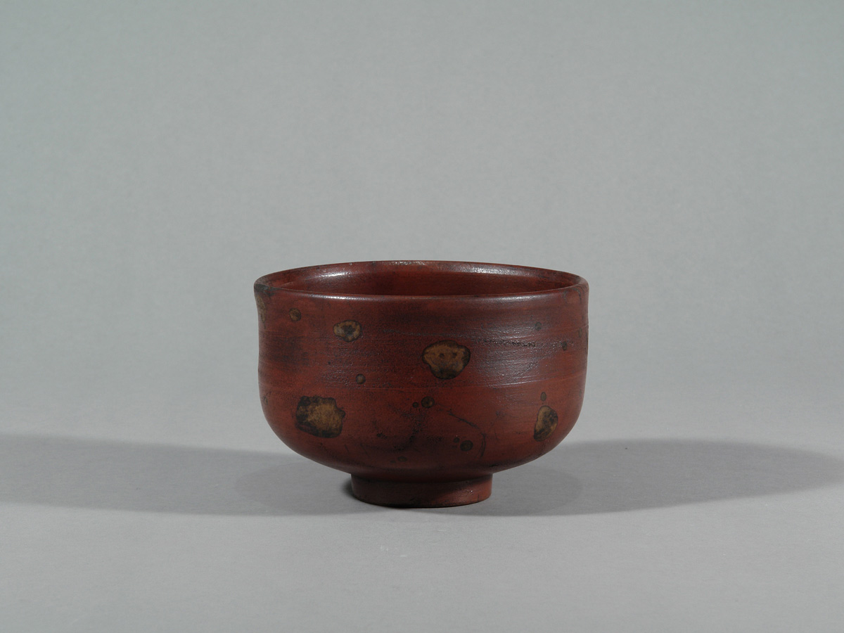 galerie-kirbach-bizen-chawan-edo-katsura-matasaburo-1-w Ein japanisches Negoro-Lack Tablett.