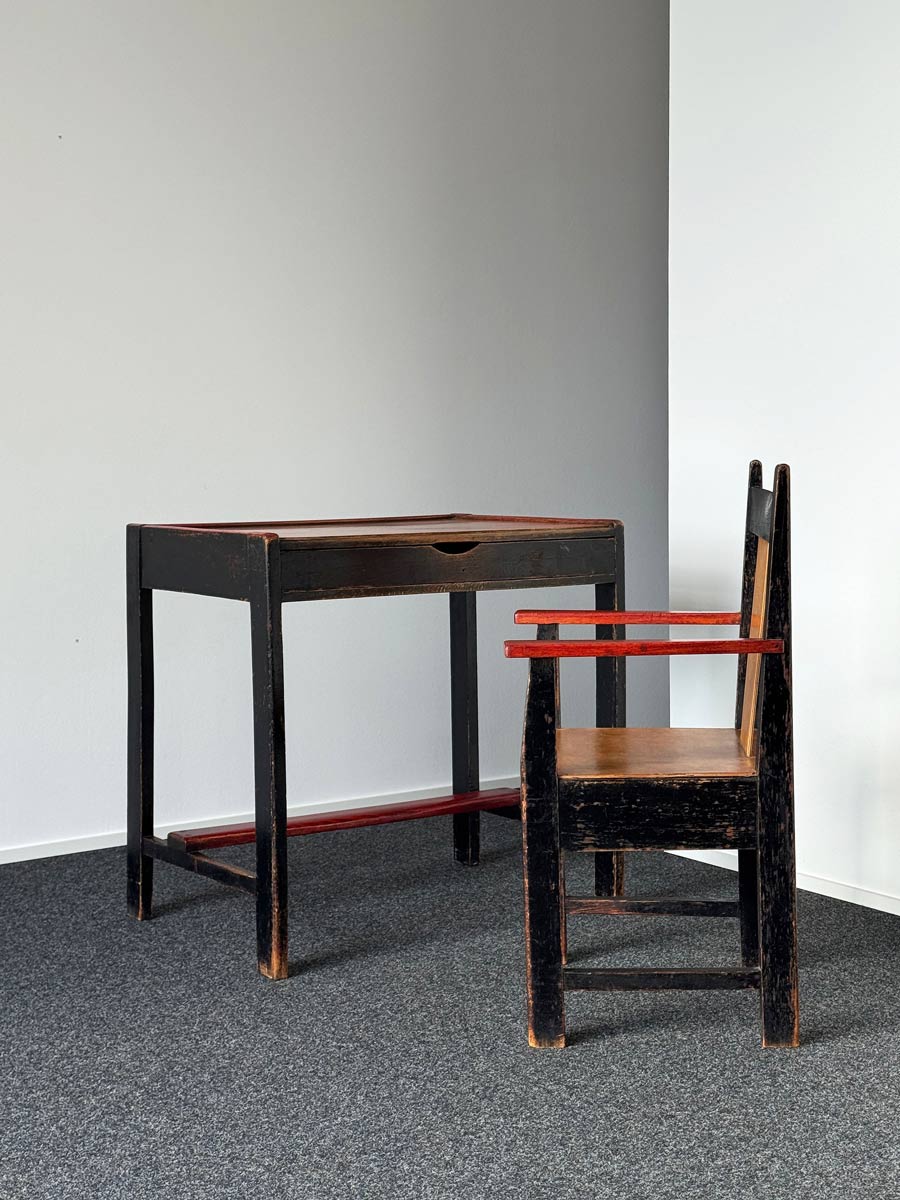 galerie-kirbach-cor-alons-kinderstuhl-schreibtisch-1-w