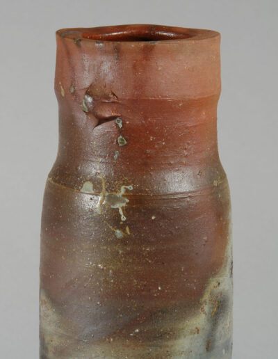 Eine Vase hanaire aus Bizen Keramik von dem Töpfer Fujiwara Ken. Hier ein Detail.