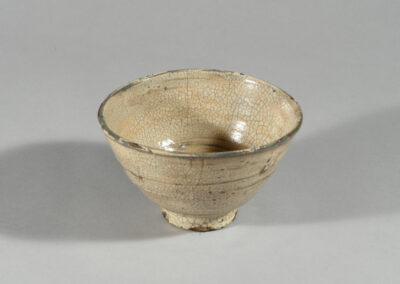Eine Teeschale chawan aus Hagi-Keramik. Hier von schräg oben.