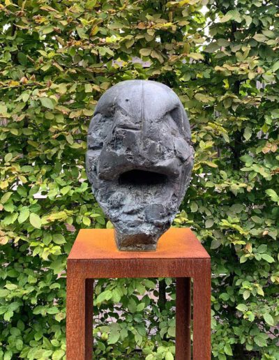 Der Bronze-Kopf Bocca der Künstlerin Hede Bühl. Hier von vorne.