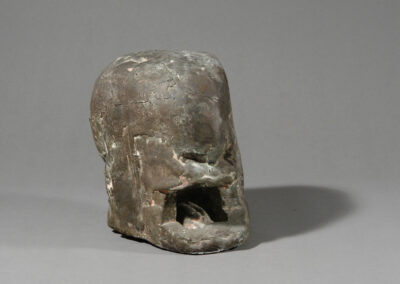 Der Bronze-Kopf mit dem Titel kleine Bocca der Bildhauerin Hede Bühl.