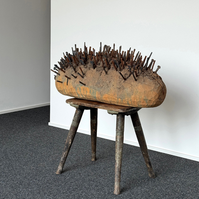 Heiner Koch – Splitterlaib auf Hocker, 1984
