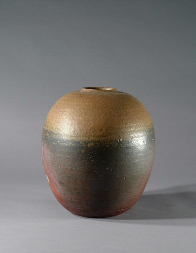 Ein Gefäß aus Bizen Keramik von Isezaki Jun.