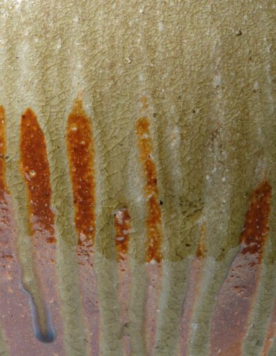 Ein großes Vorratsgefäß tsubo des Keramikers Jan Kollwitz. Hier ein Detail des Glasurverlaufes.