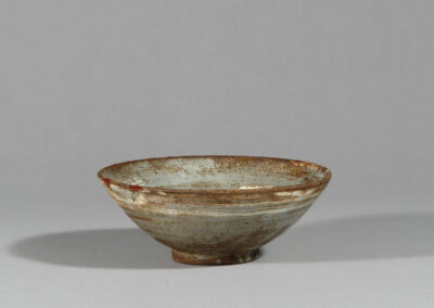 Eine Teeschale chawan aus Karatsu-Keramik.