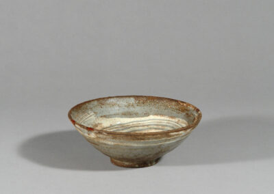 Eine Teeschale chawan aus Karatsu-Keramik.