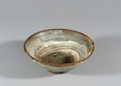 Eine Teeschale chawan aus Karatsu-Keramik. Hier ein Blick von schräg oben.
