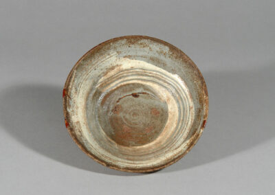 Eine Teeschale chawan aus Karatsu-Keramik. Hier ein Blick in die Schale von oben.