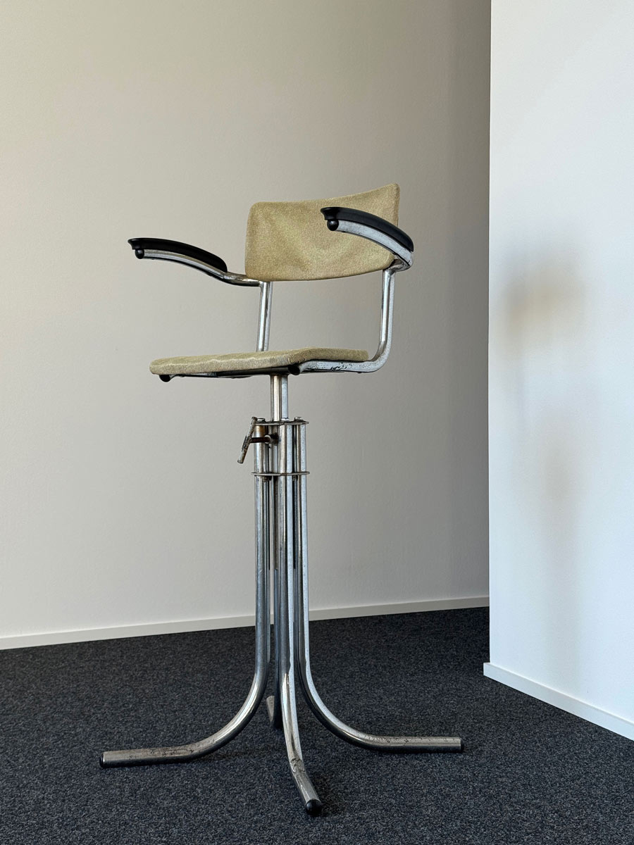 galerie-kirbach-kinder-friseurstuhl-gispen-1-w