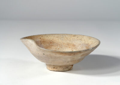 Eine Sommerteeschale chawan aus ko-karatsu-Keramik.