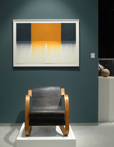 Ein Aquarell des Künstlers Michael Craik. Hier auf einem messestand über einem Sessel von Alvar Aalto.