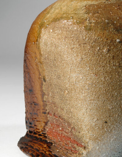 Ein Gefäß tsubo aus Shigaraki-Keramik von Otani Shiro. Hier ein Detail.