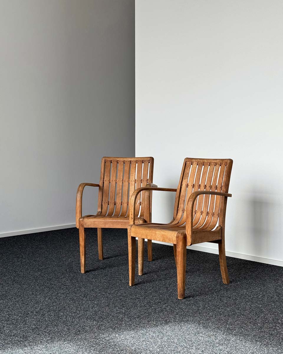 galerie-kirbach-paar-gebogener-kinderarmlehnstuehle-1-w