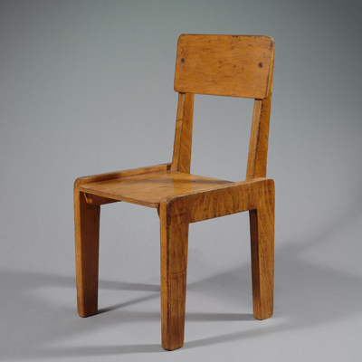 Kinderstuhl – Bauhaus Umfeld