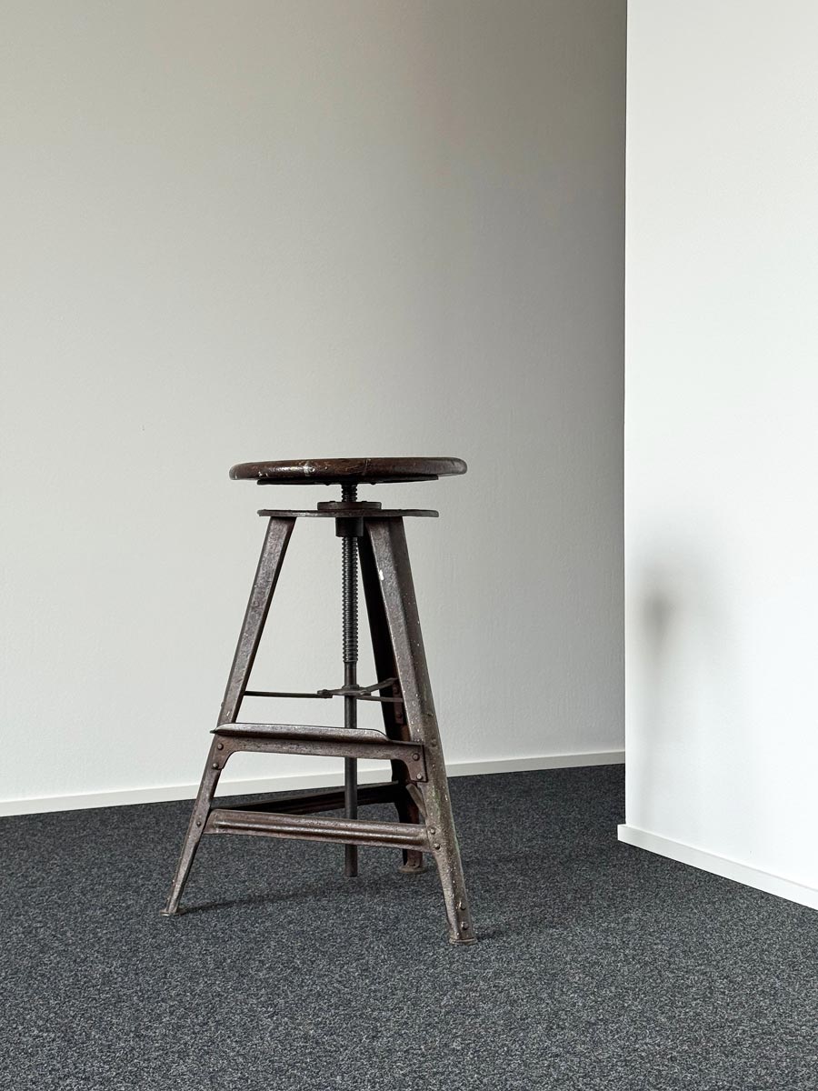 galerie-kirbach-rowac-drehspindelhocker-1-w