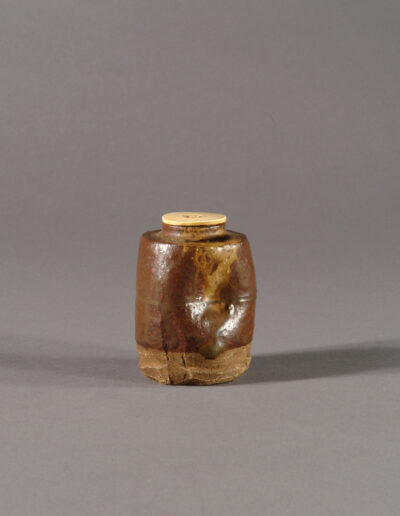 Eine Teedose aus Seto Keramik.