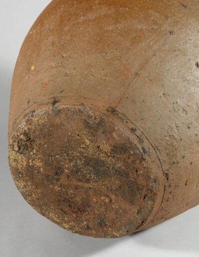 Ein großes Vorratsgefäß tsubo aus Tamba-Keramik. Hier ein Detail vom Boden.