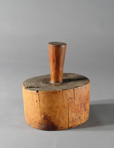 Ein japanischer Hammer aus Holz aus dem 19. Jahrhundert.